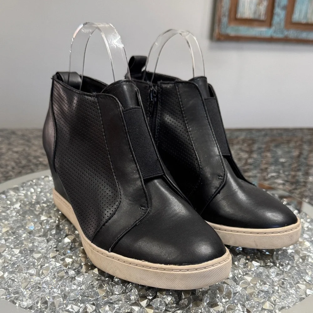 a new day Black Perforated Wedges 7.5